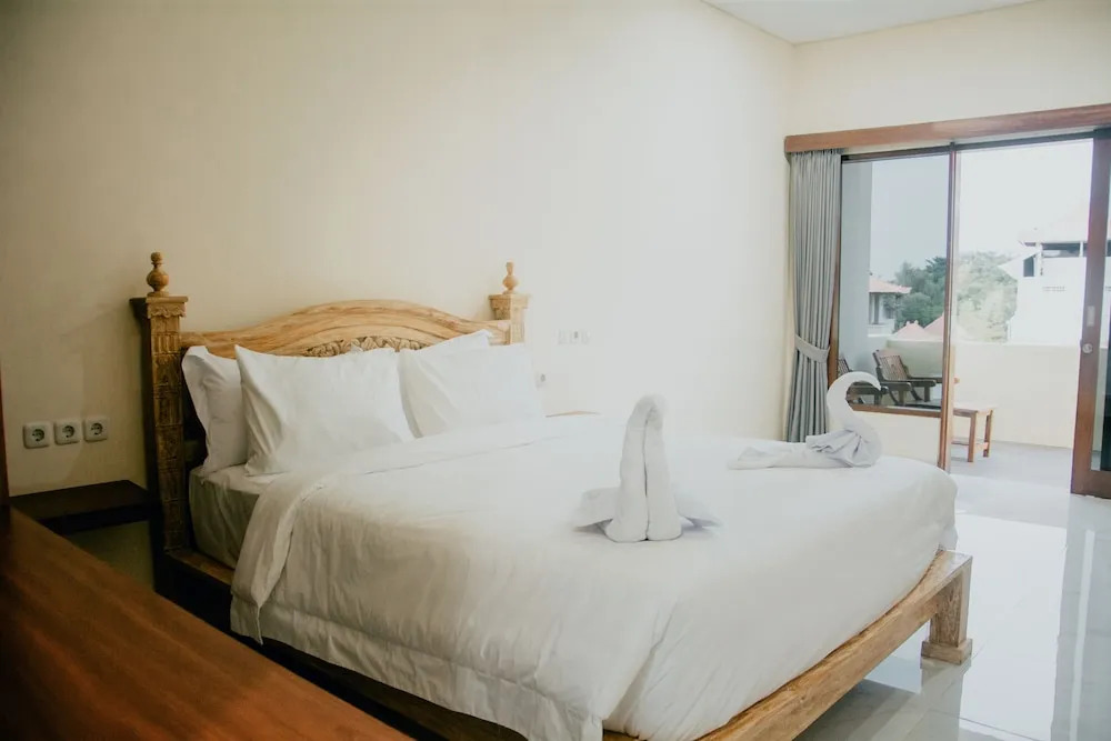 THE LAVIANA HOTEL