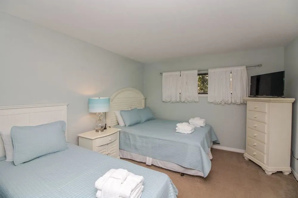 113 Ocean One Renovated Ground Floor 3 Br condo by RedAwning