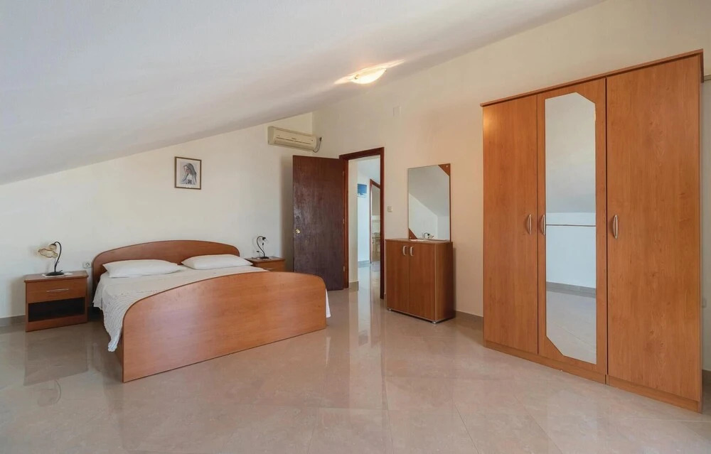 Nice Home in Poljana With Wifi and 4 Bedrooms