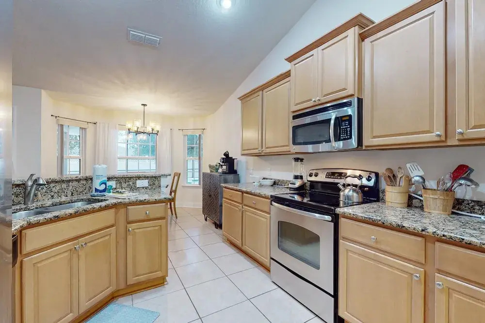 Spacious Home With Private Pool,spa, Gas Grill and Patio