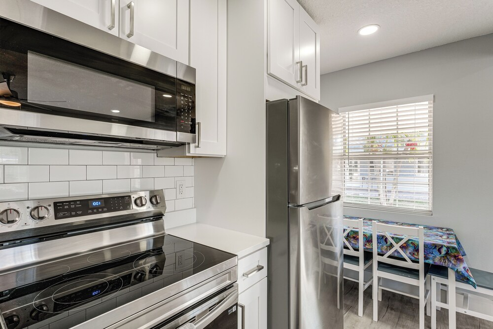 Walk to Gulf: Madeira Beach Condo w/ Patio