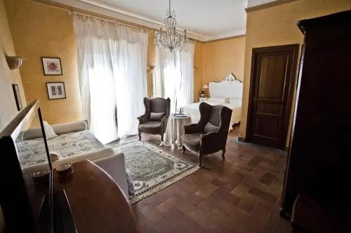 S. Faustino Rooms