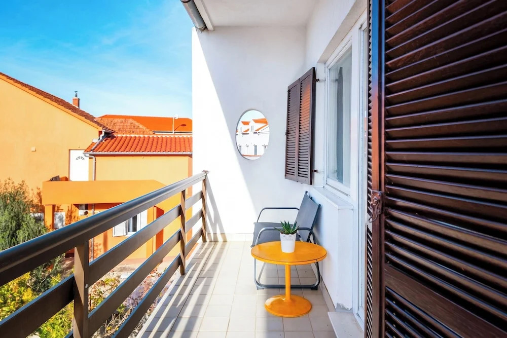 Spacious 2 Bedroom Apartment With Balcony