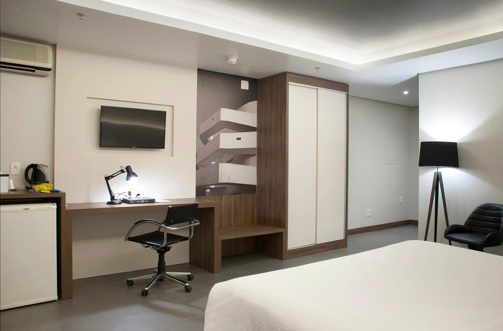 Master Porto Alegre Hotel - Av Carlos Gomes, Próximo ao Consulado Americano