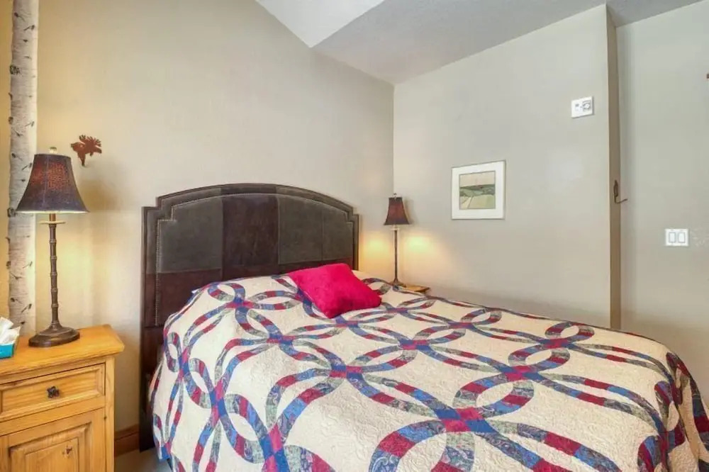 Private Family Friendly 2 Bedroom Townhome Located In East Keystone With Access To Free Shuttle Service
