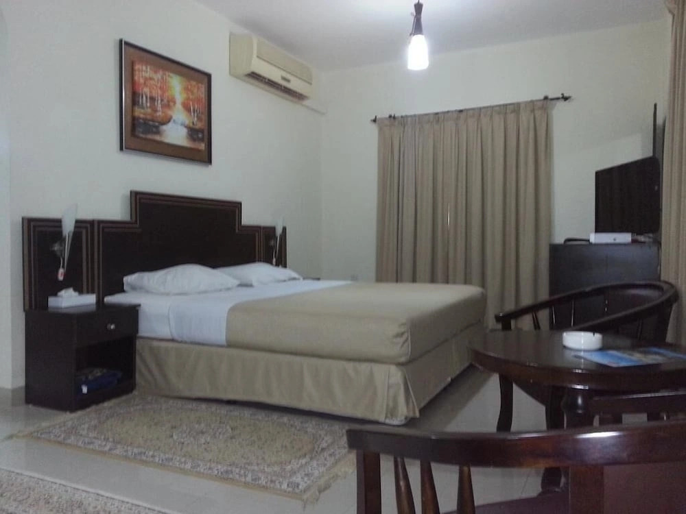Dolphin Hotel