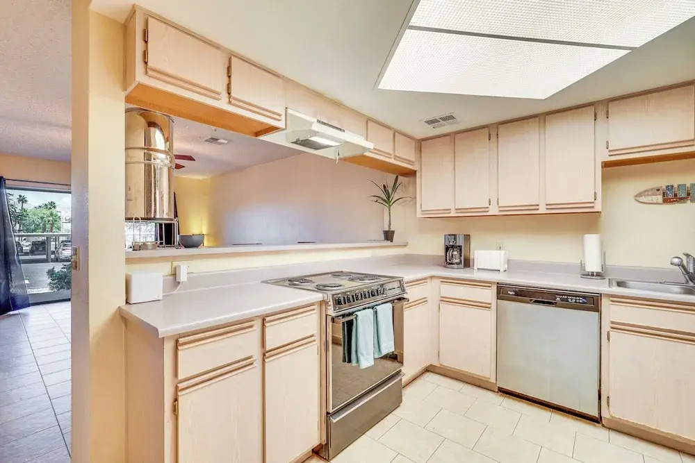 Walk to Golf & Beach: Queens Bay Resort Condo