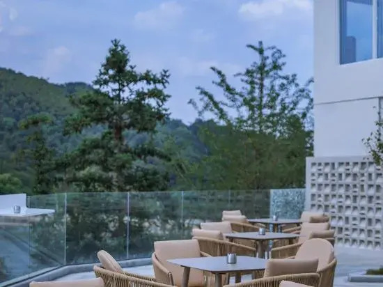 Moganshan Sky Swimming Pool Resort