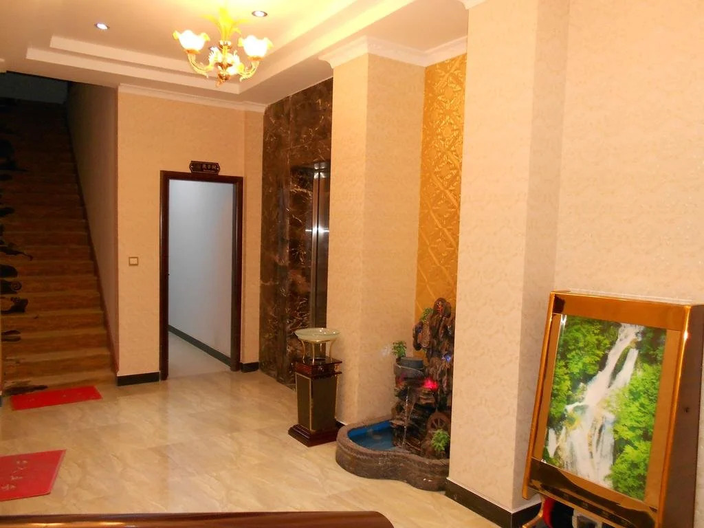 Linzhi Huarui Hotel