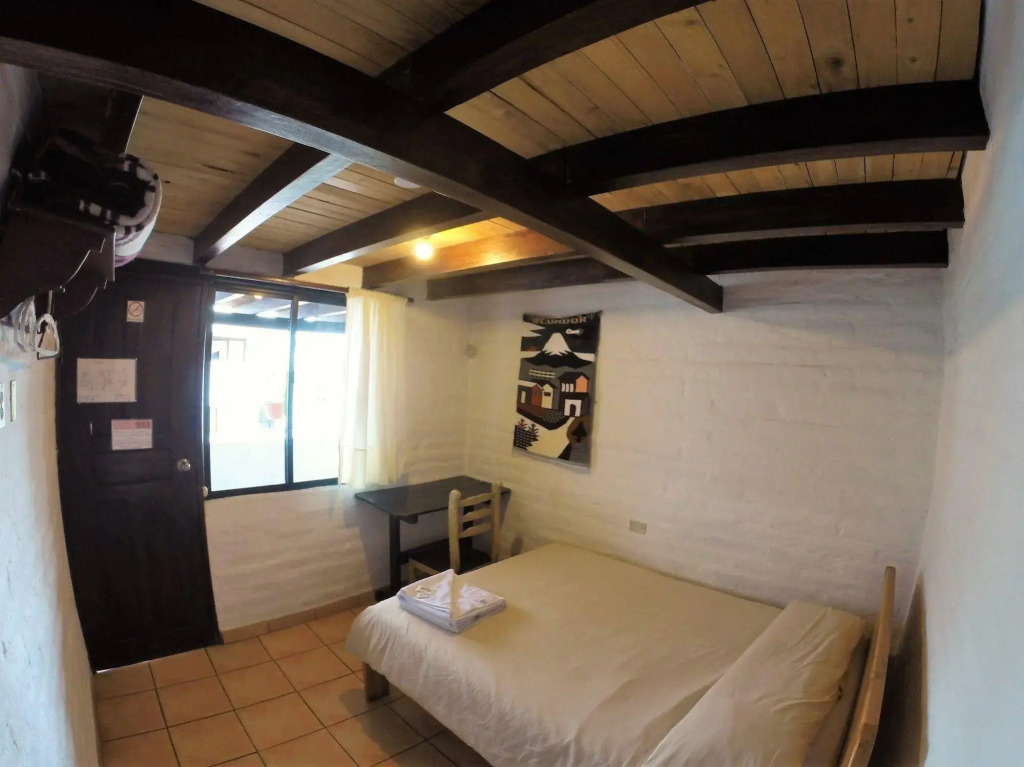 Hostal LAuberge Inn