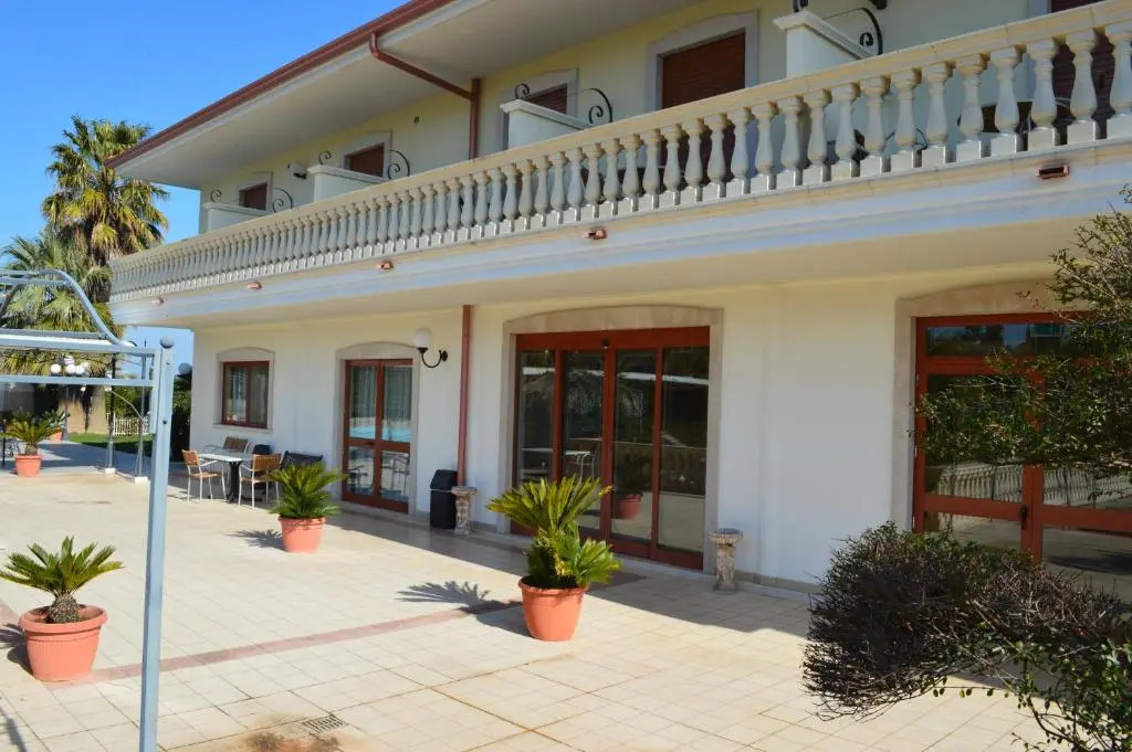 Unico Serrone Palace