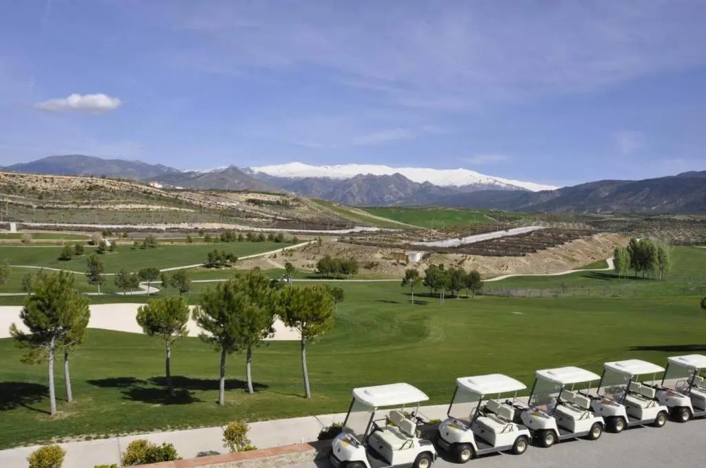Granada-otura -Villa hoyo 7-NIEVE -CAMPO DE GOLF,PLAYA CERCANA CARGADOR ELECTRICO RAPIDO