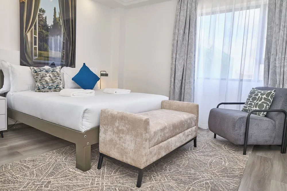 Nari By Edmor Suites
