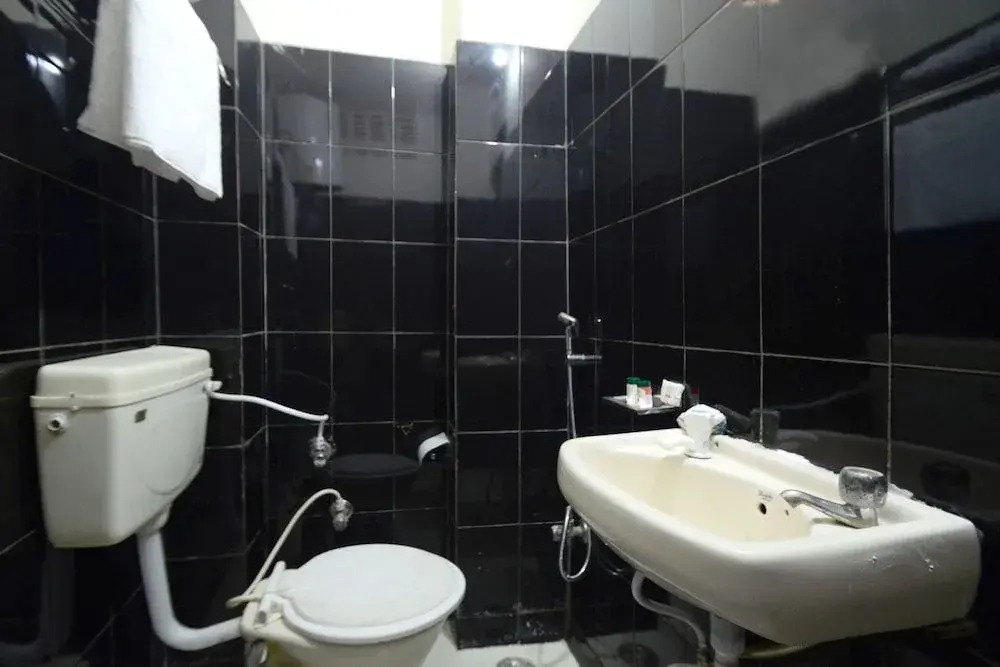 Oyo 28677 Hotel Jeevisha Inn