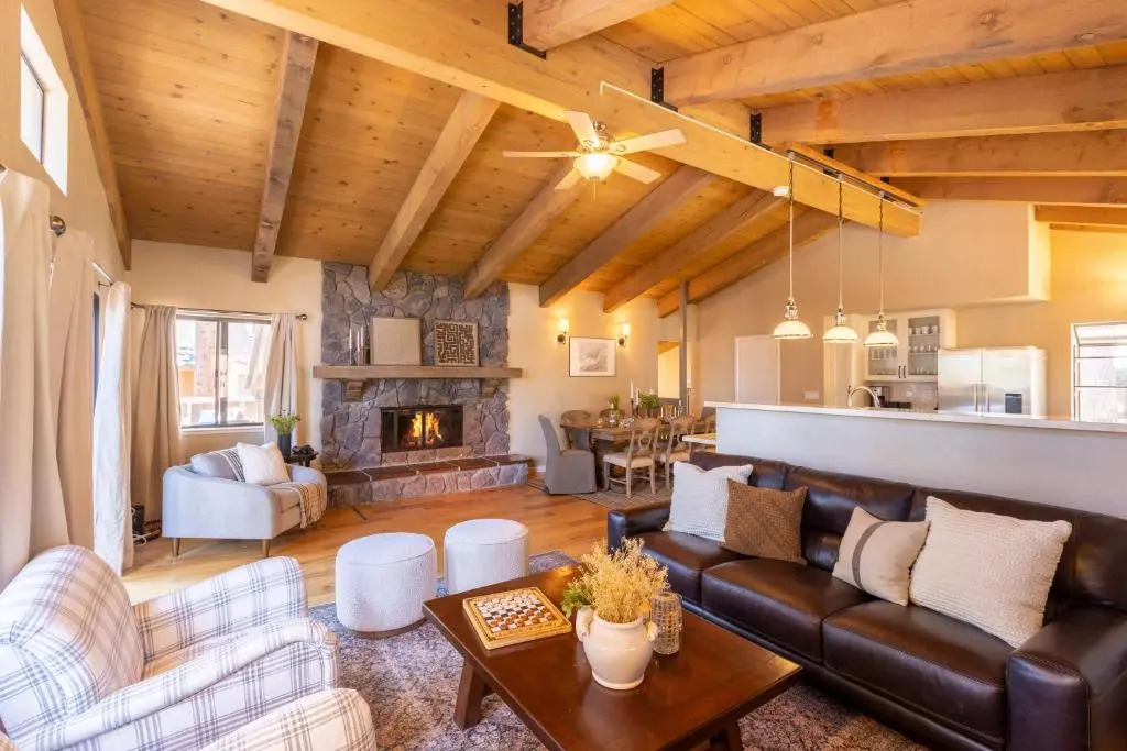 Golden Mountain Retreat by AvantStay