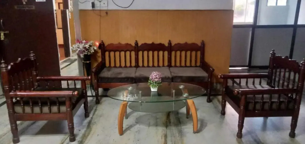 OYO HOME 70100 The Wood Inn
