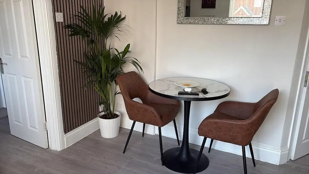 Near Etihad/coop Live - Parking - Wifi - Sleeps 4