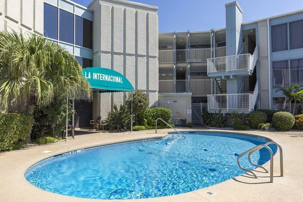La International 206 by Padre Island Rentals