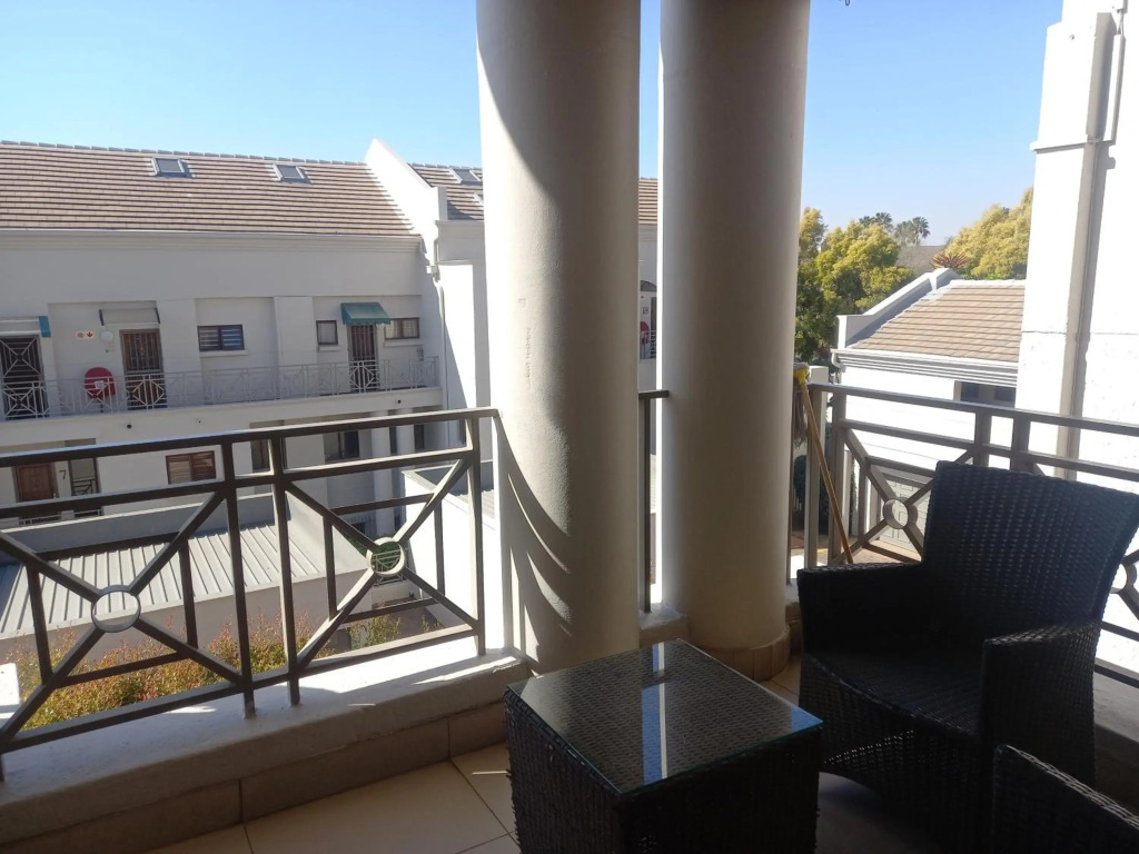 Mount Royal 31 - Large 1 bed with balcony