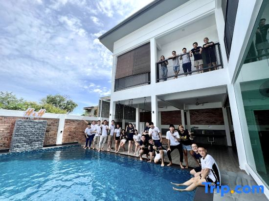 H&H 3 【Karaoke•Private Pool•BBQ•Steamboat•19 Pax】