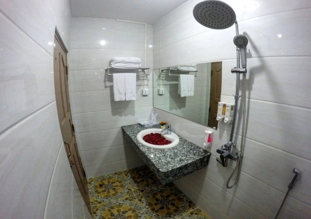 Hotel 82