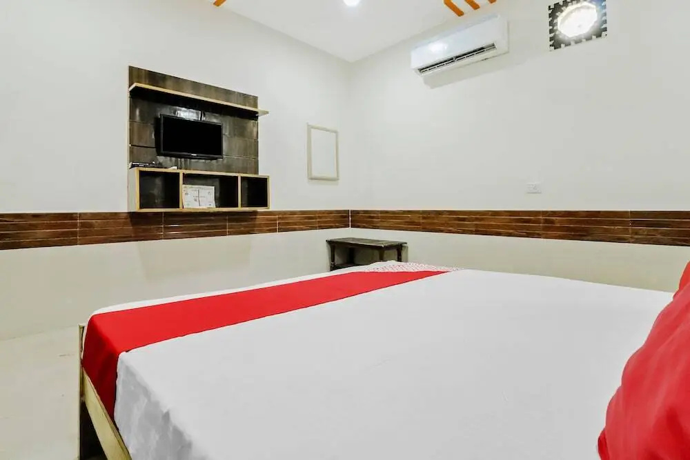 Shri Govind Dham by OYO Rooms