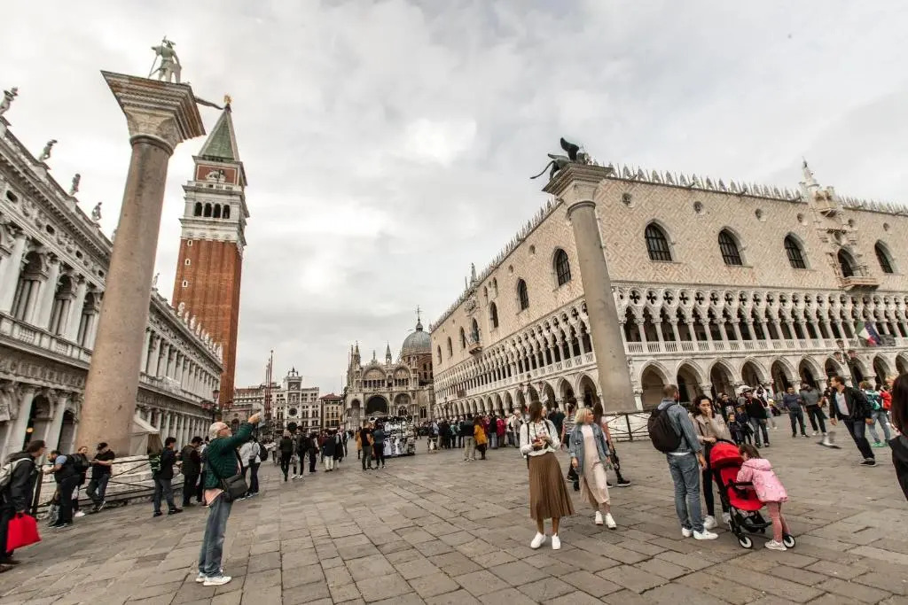 Doge's Palace Suite R&R