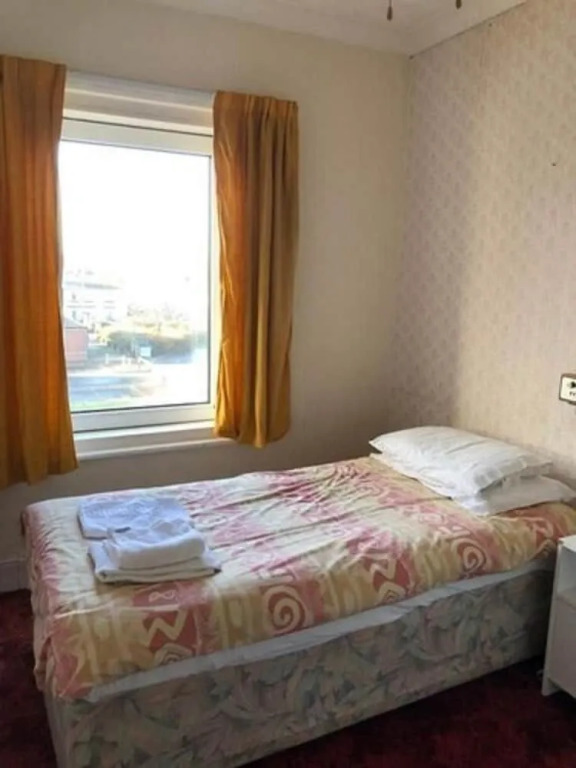 Oyo The Chatsworth Hotel