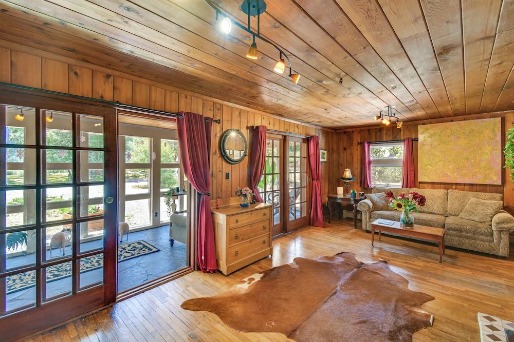 Remodeled Lake Cabin, Stunning Mtn View, New Patio