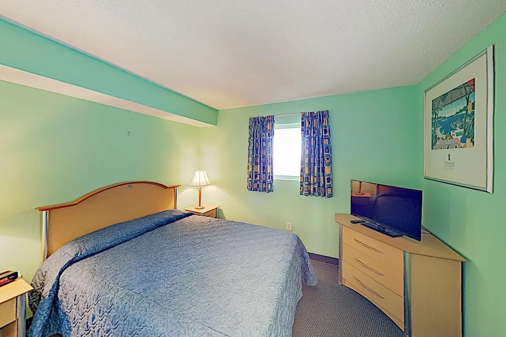 New Listing! Beachfront Resort W/ Epic Amenities 3 Bedroom Condo