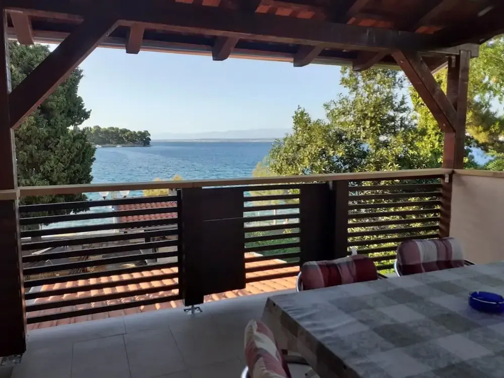 Tiho - 10m From the Beach - SA1 Potkrovlje