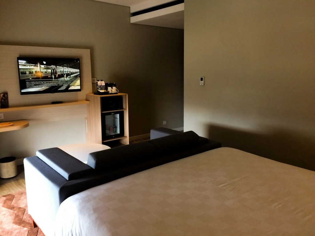 Mercure Solo