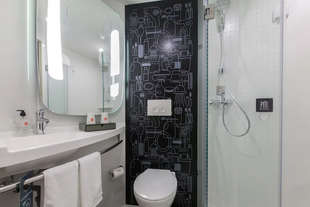 Ibis wuhan hubu alley hotel