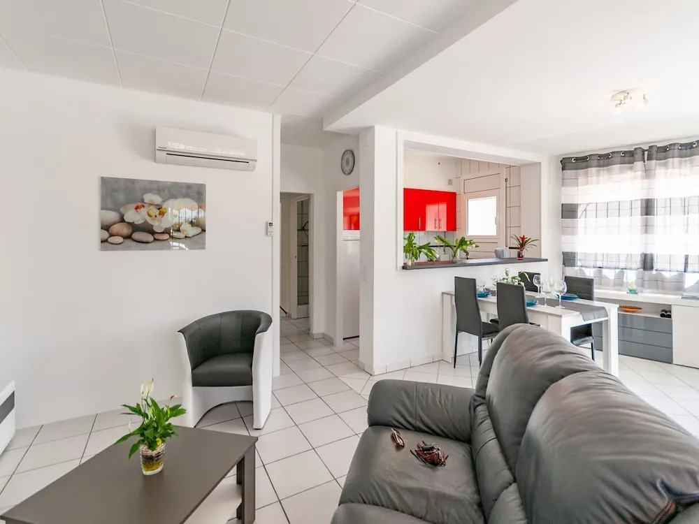 Beautiful Holiday Home for 4 With Private Swimming Pool