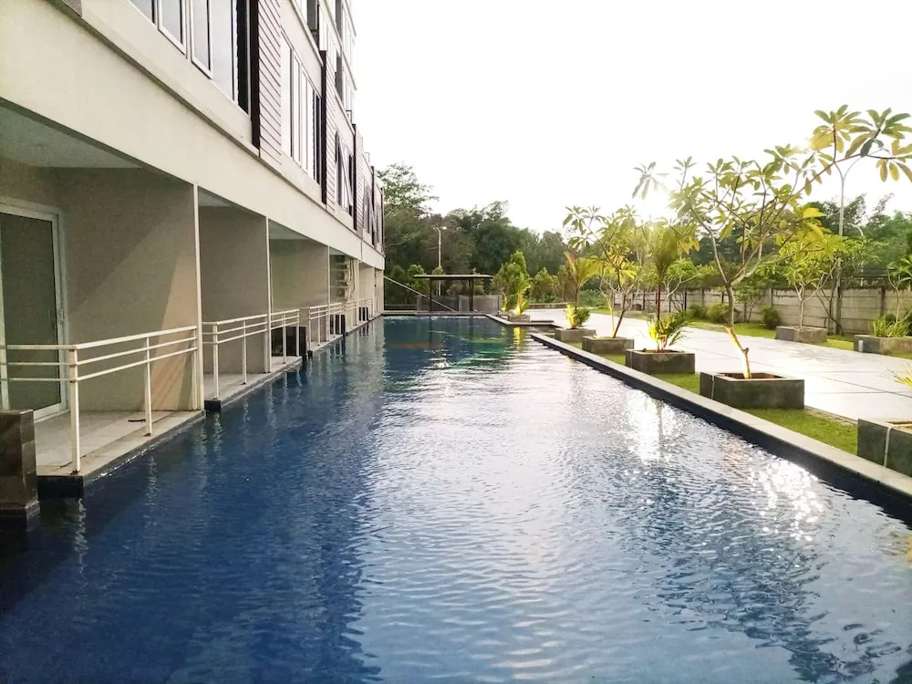 Homey And Comfort Stay Studio At Green Park Yogyakarta Apartment
