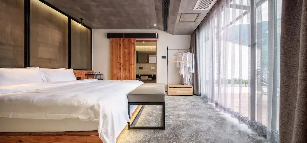 Zhangjiajie Yu Realm Hotel - Ancient Charm - Modern Luxury - Your Perfect Journey - A single pick-up or drop-off