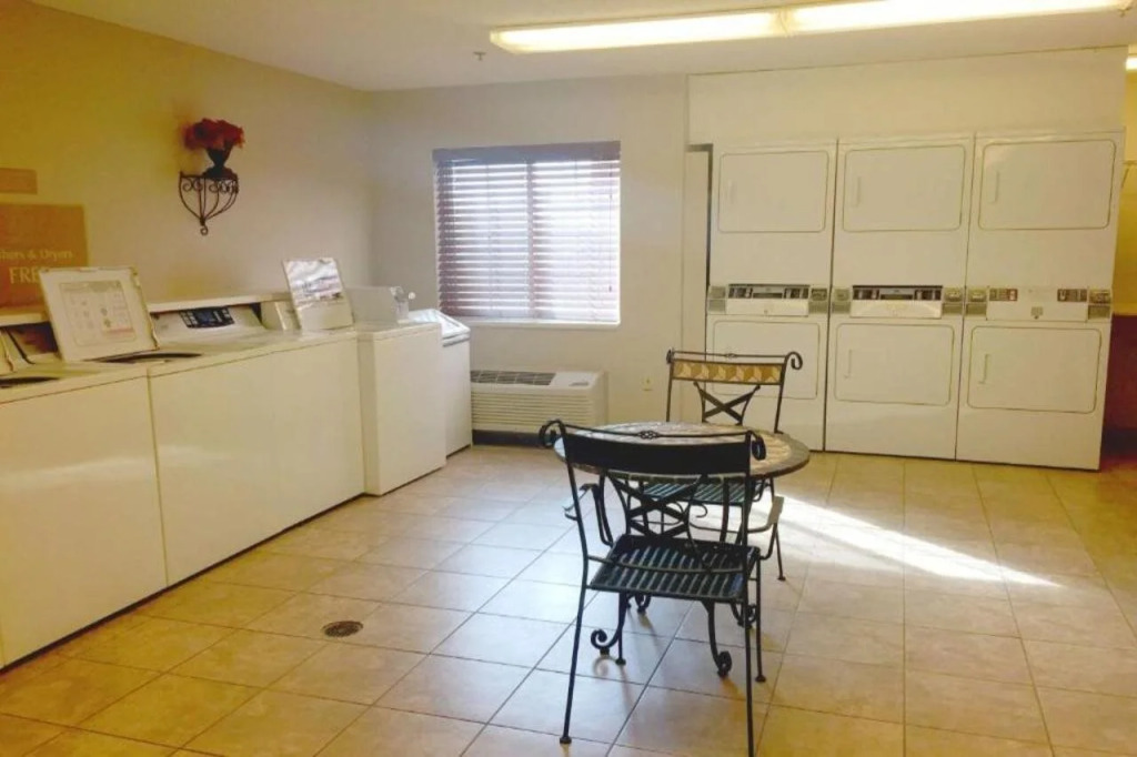 Sonesta Simply Suites Naperville Warrenville