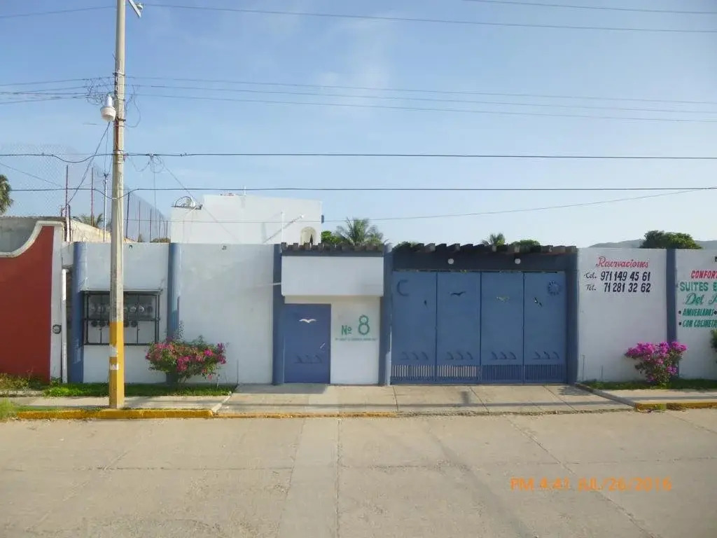 Hotel y Suites Del Paci­fico