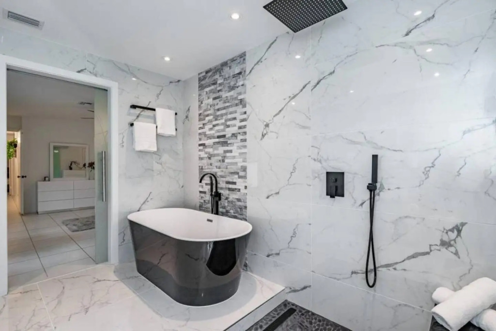 Near Downtown And Beach Luxury House & Heated Pool