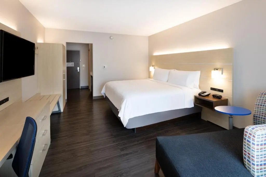 Holiday Inn Express & Suites Ft Myers Beach-Sanibel Gateway by IHG