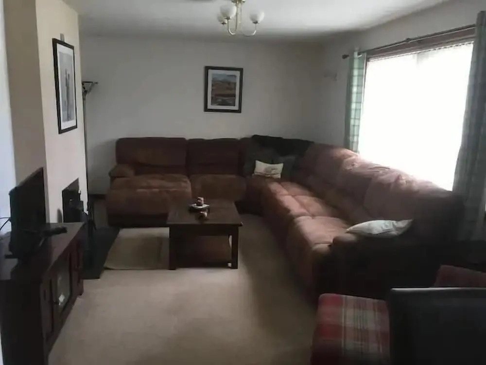 Dog Friendly 6- Bedroom House in Isle of Lewis - Great for Families and Large Groups