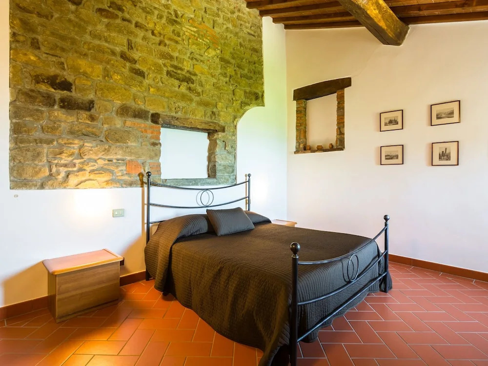 Attractive Apartment on Estate with Vineyards & Olive Grove near Florence
