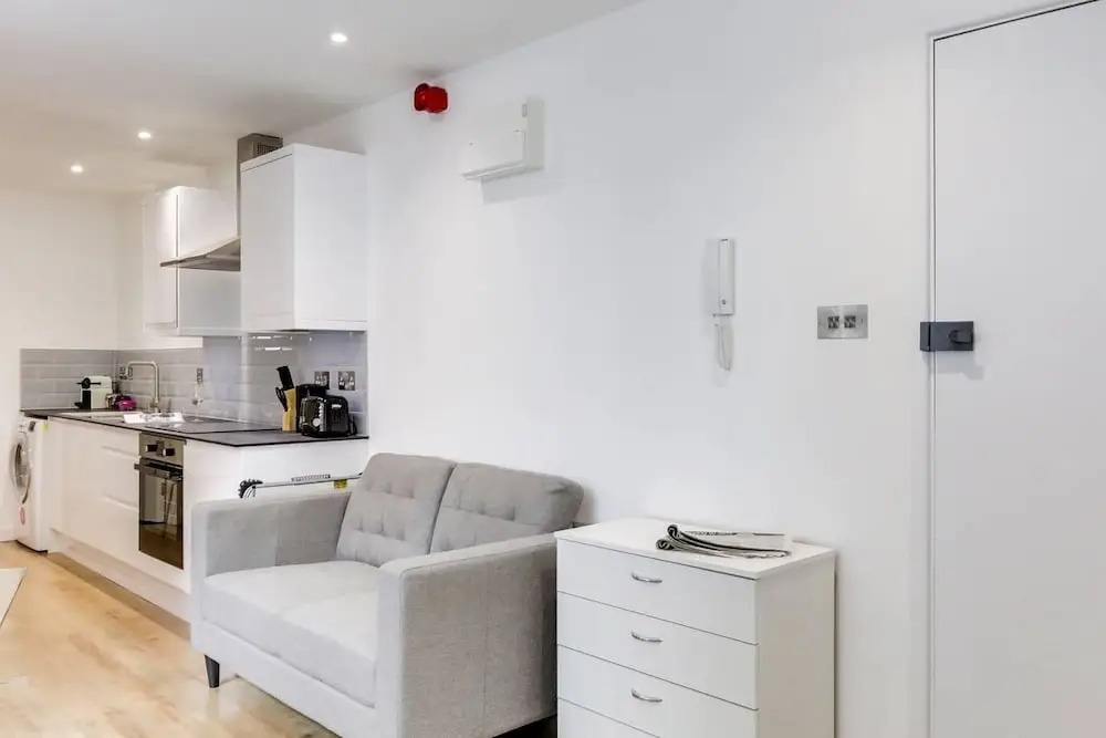 1BR amazing refurbished studio located in central Leicester