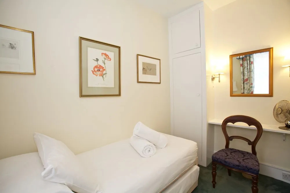 A Place Like Home - Two Bedroom Apartment in Knightsbridge