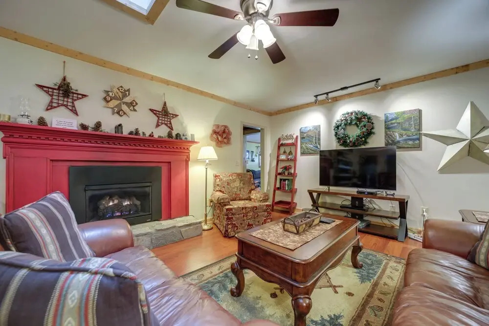 'campbell Retreat' in Maggie Valley w/ Deck!