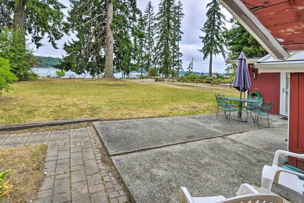 Wheelchair-accessible Belfair Cabin w/ Patio!