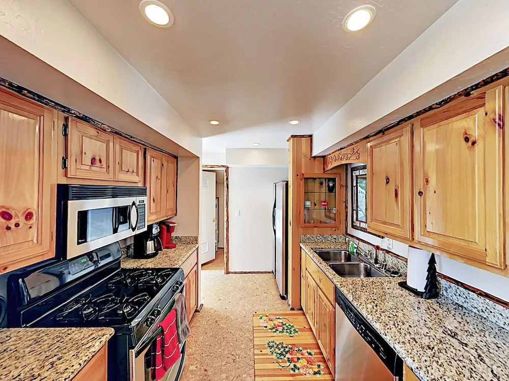 39537 Lake Dr Home - 3 Br home by RedAwning