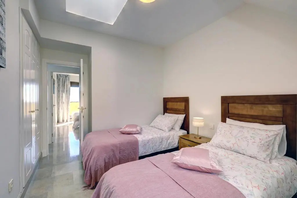 Duquesa Village Apartment - 2 Bed/2 Bath apartment with panoramic sea views