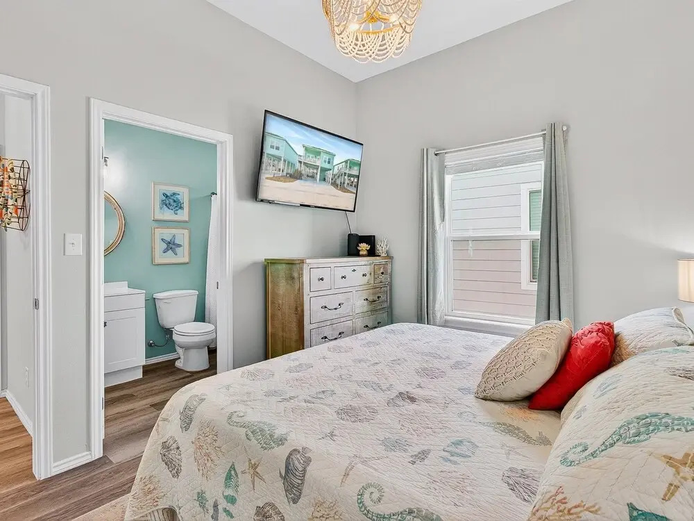 Turtle Cove 3 Bedroom Home by RedAwning