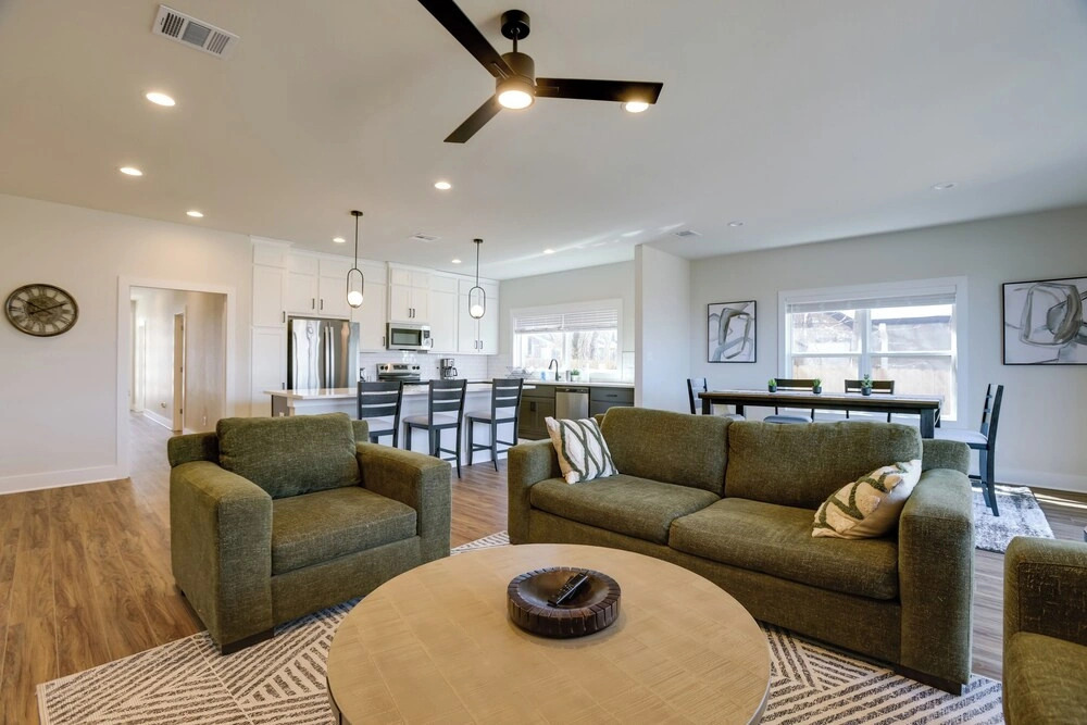 Walk to Restaurants: Modern Escape Near Kyle Field